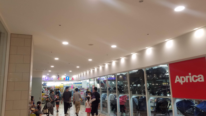 Toys R Us, mostly 1/64 (Kobe, inside Umie mall)